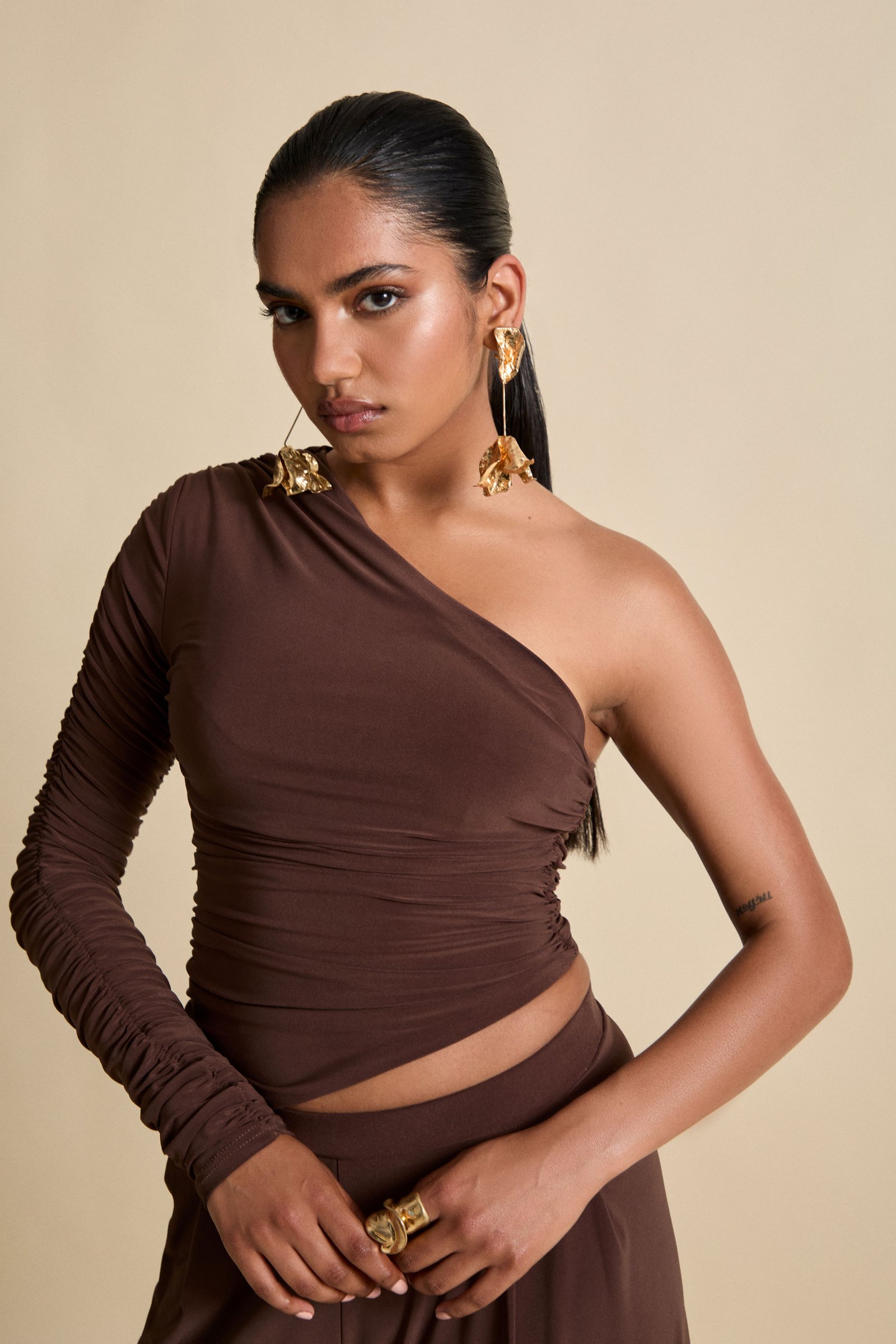 NEPETA ONE SHOULDER AYSMMETRIC TOP